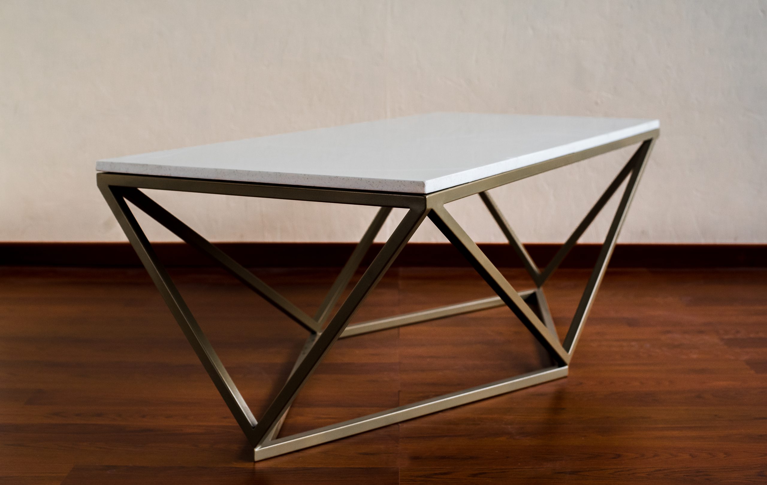 Mesa de centro acero al carbono electropintada.