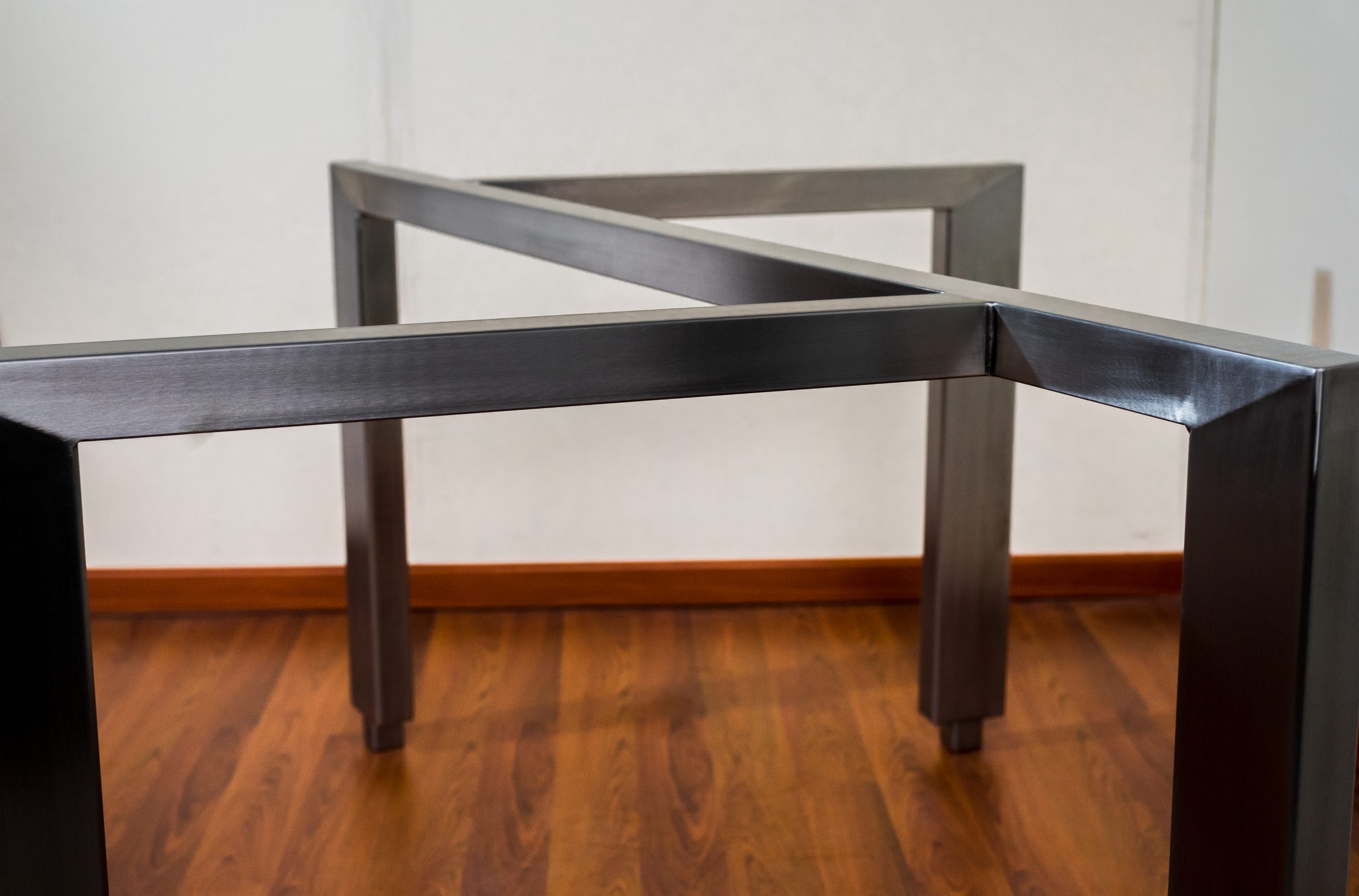 Mesa de centro acero al carbono electropintada.
