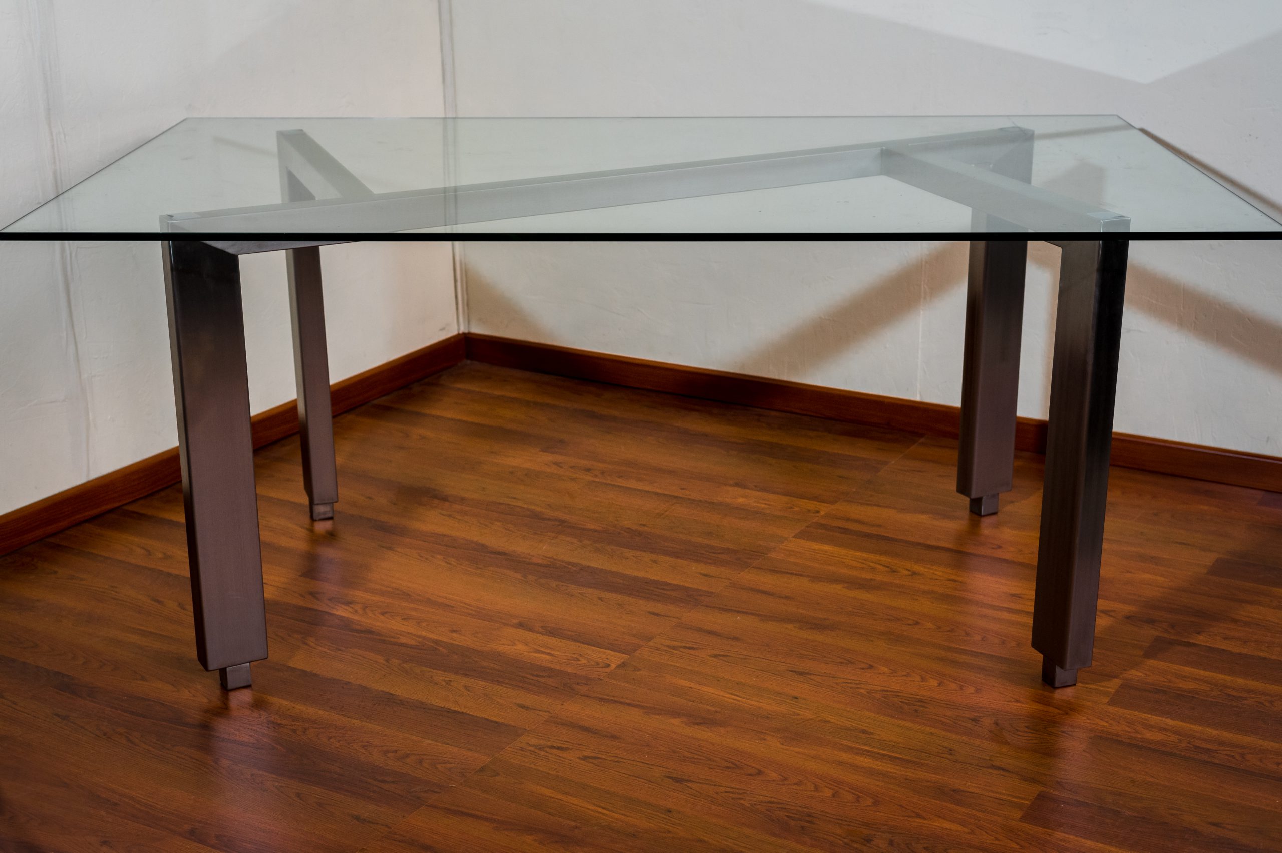Mesa de centro acero al carbono electropintada.