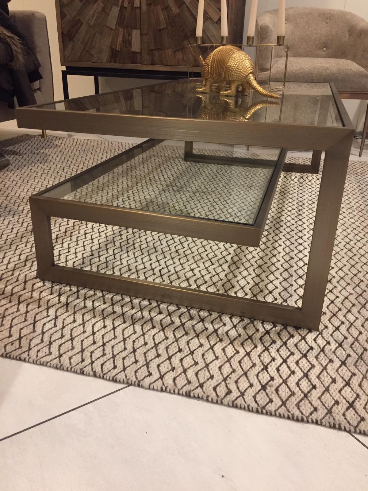 Mesa de centro acero al carbono electropintada.